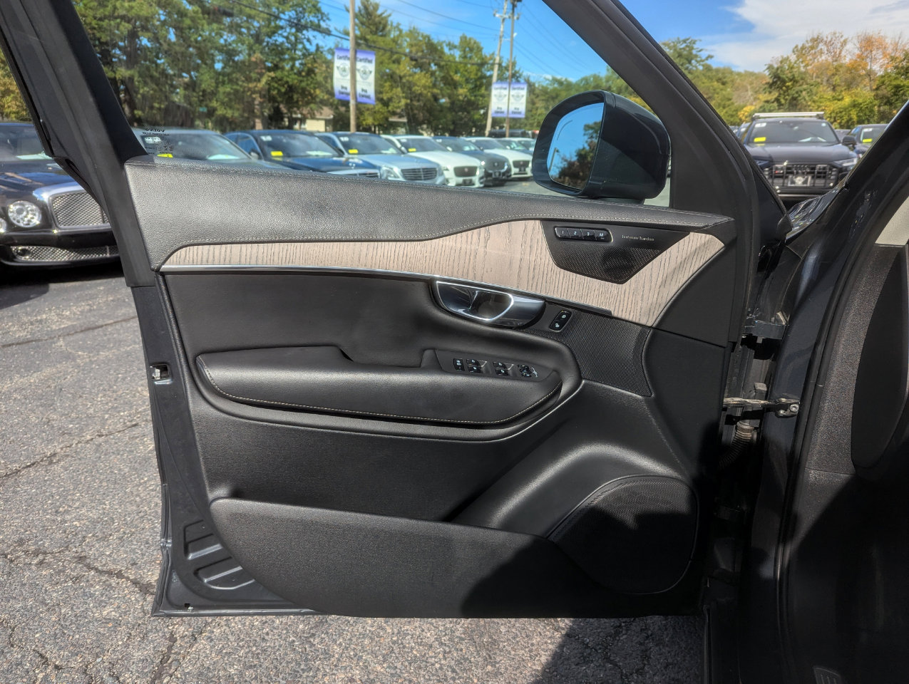 Used 2021 Volvo XC90 T6 Inscription w/ Protection Package image 11