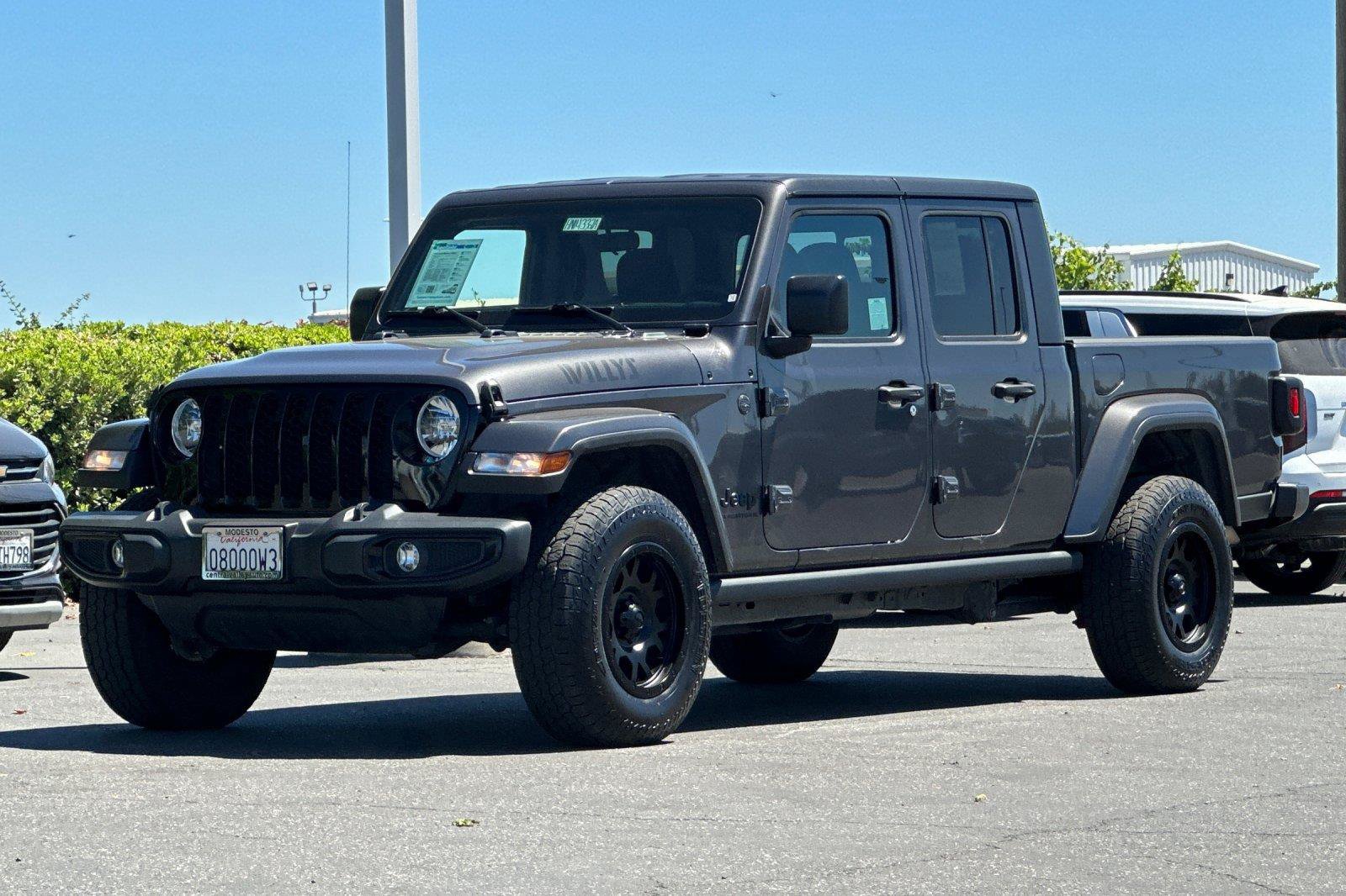 Used 2023 Jeep Gladiator Sport AWD/4WD image 7