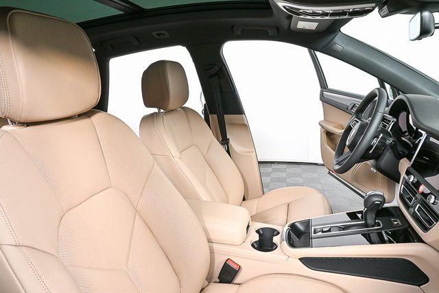 Certified 2026 Porsche Macan image 24
