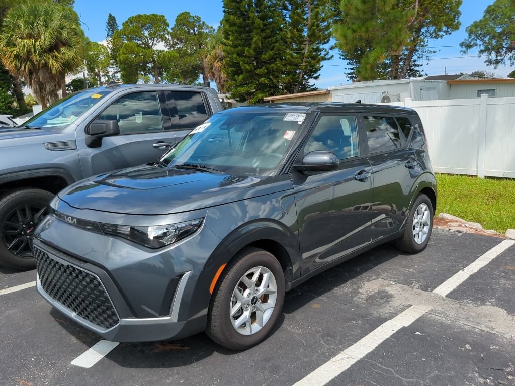Certified 2025 Kia Soul LX w/ LX Technology Package FWD image 5