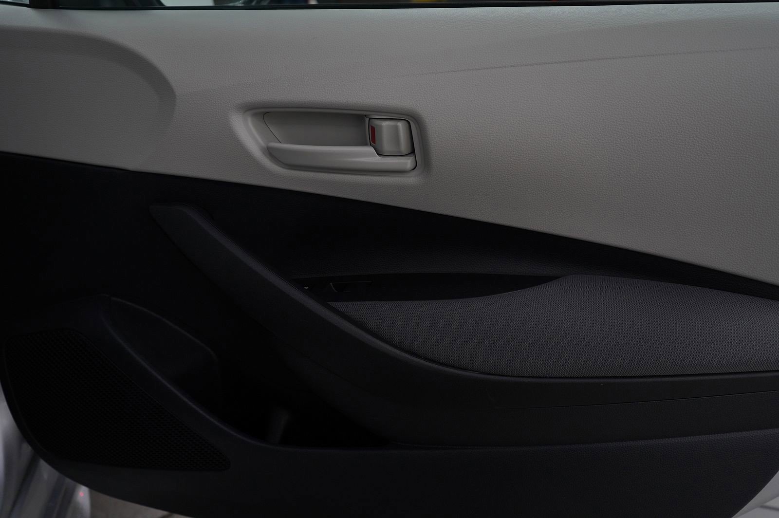 Used 2025 Toyota Corolla LE image 9