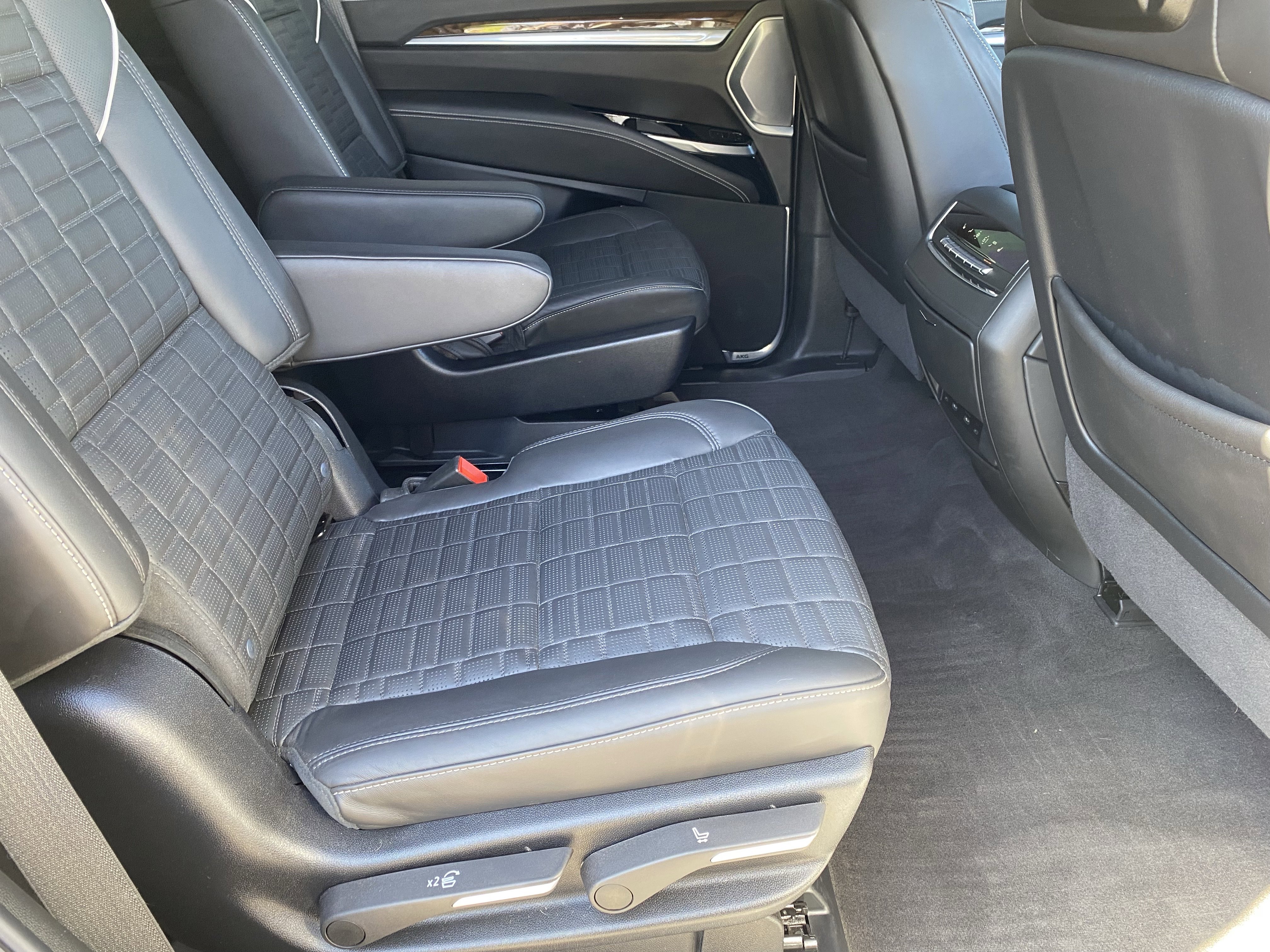 Used 2025 Cadillac Escalade Sport Platinum image 13