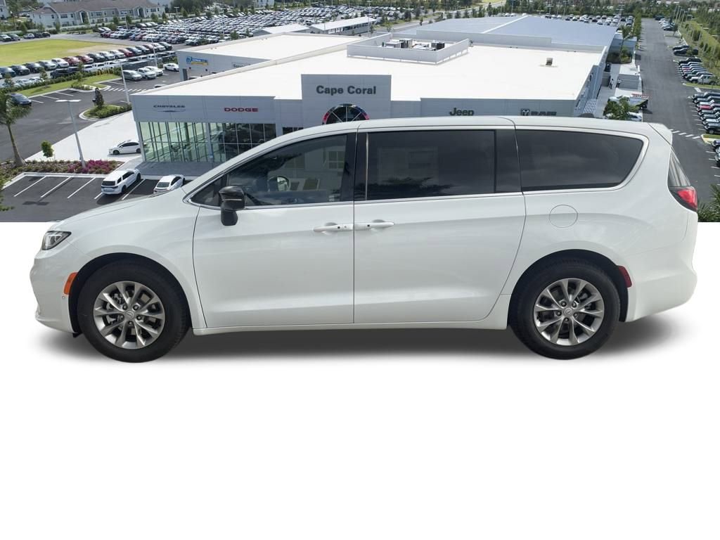 New 2026 Chrysler Pacifica Limited FWD image 8
