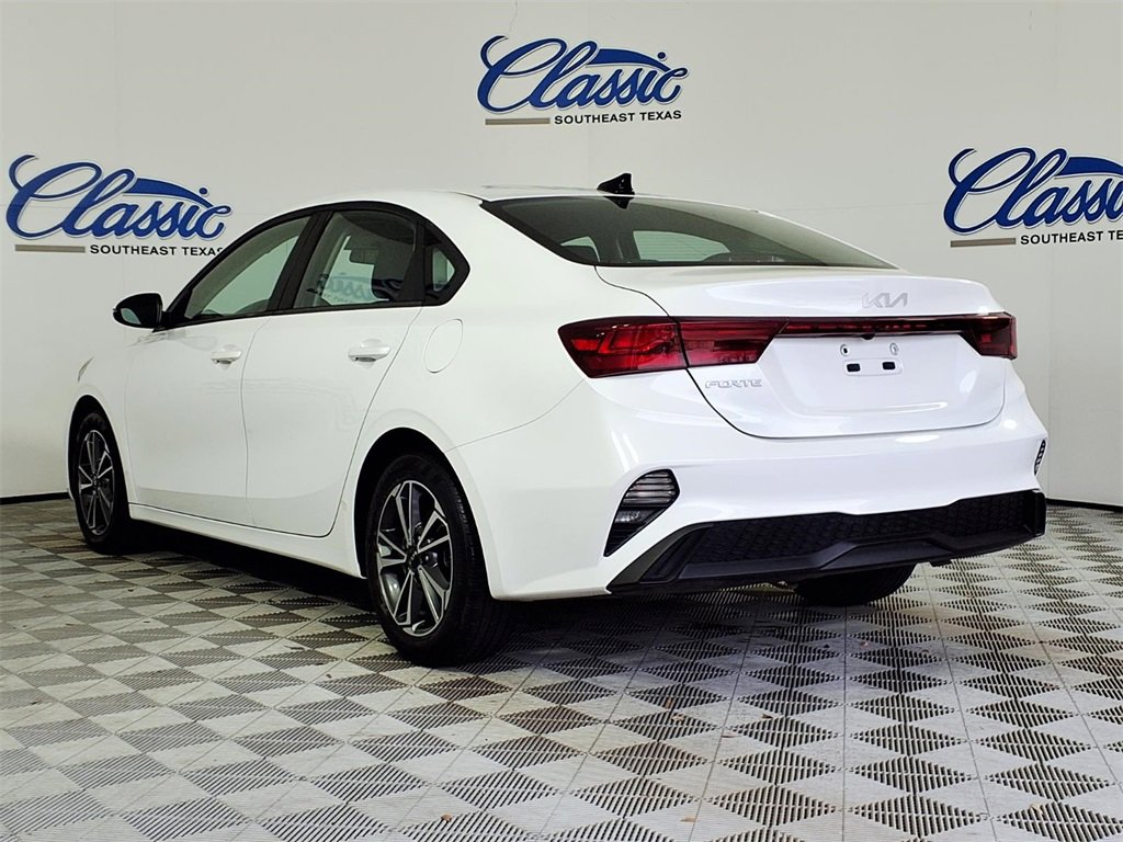 Used 2022 Kia Forte LXS w/ LXS Technology Package image 2