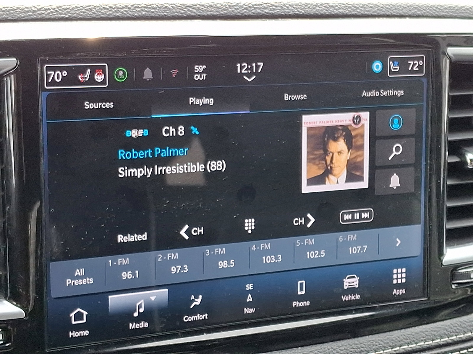 Used 2025 Chrysler Pacifica Limited image 19