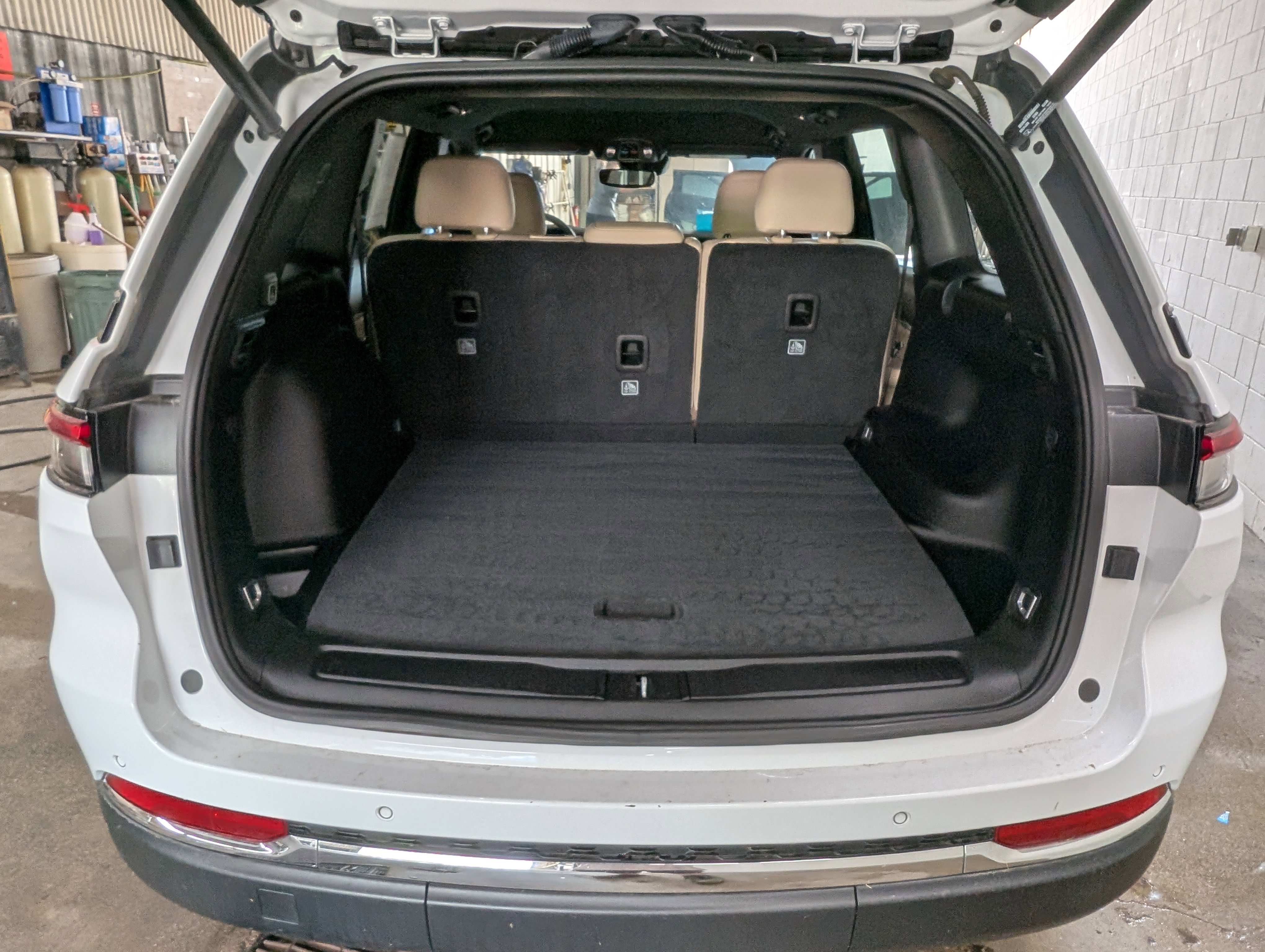 Used 2023 Jeep Grand Cherokee Limited image 22