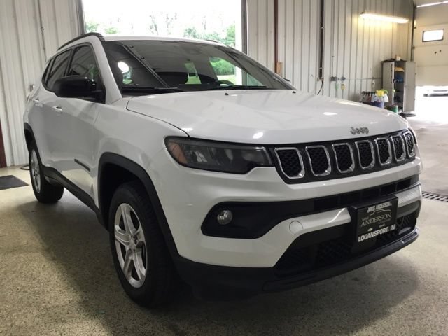 Used 2024 Jeep Compass Latitude AWD/4WD image 5