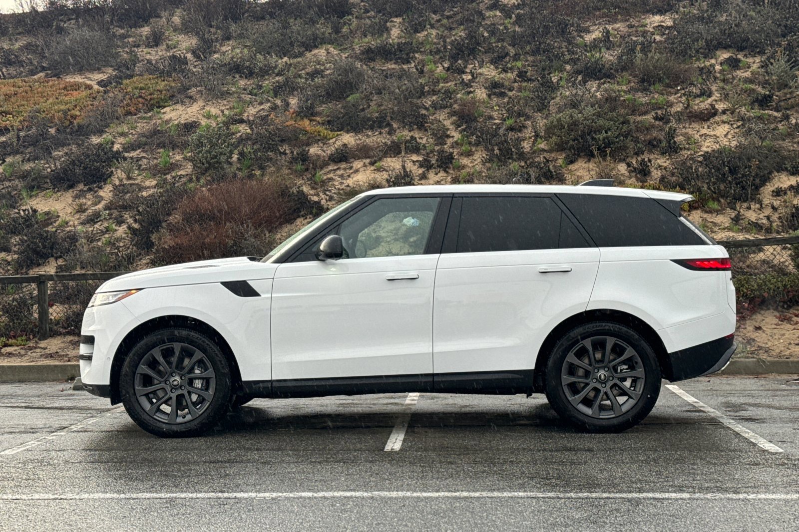 New 2025 Land Rover Range Rover Sport image 2
