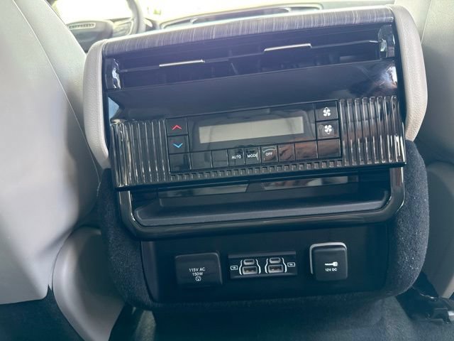 Used 2024 Jeep Wagoneer Series II w/ Flexible Seating Group AWD/4WD image 6