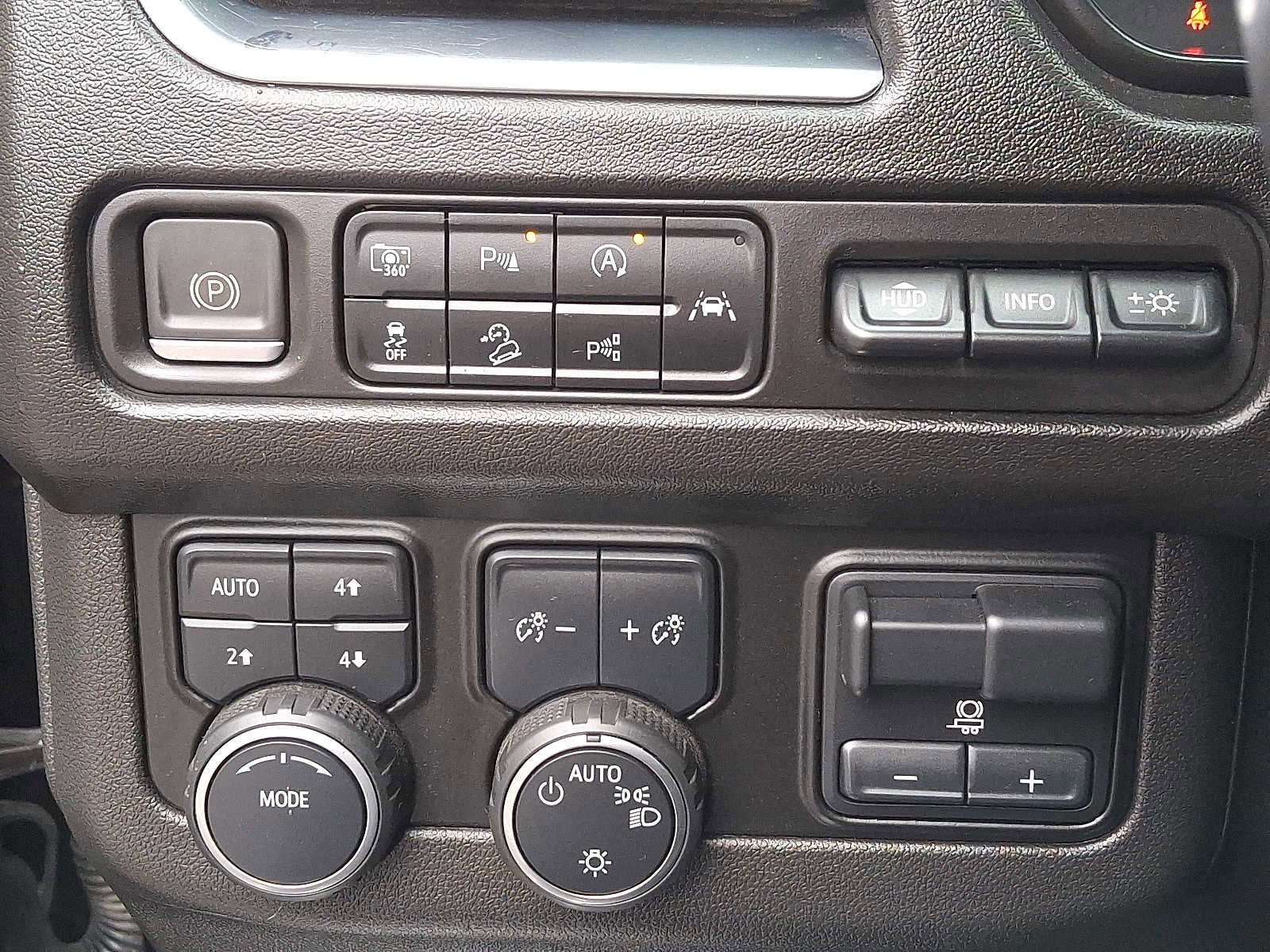 Used 2023 Chevrolet Tahoe Premier w/ Advanced Technology Package image 25