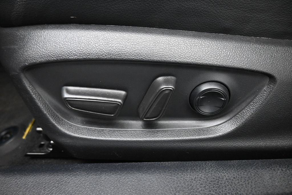 Used 2022 Toyota Camry SE FWD image 11