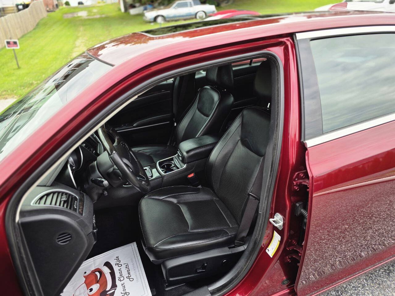 Used 2019 Chrysler 300 Limited AWD/4WD image 28