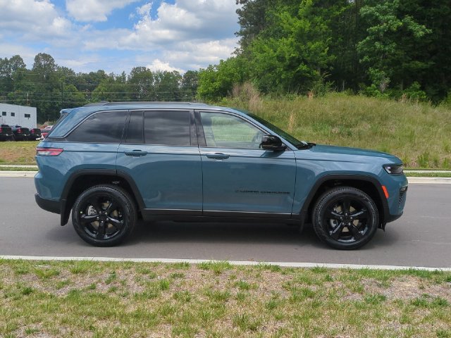 New 2026 Jeep Grand Cherokee Limited w/ Limited Altitude Package AWD/4WD image 14
