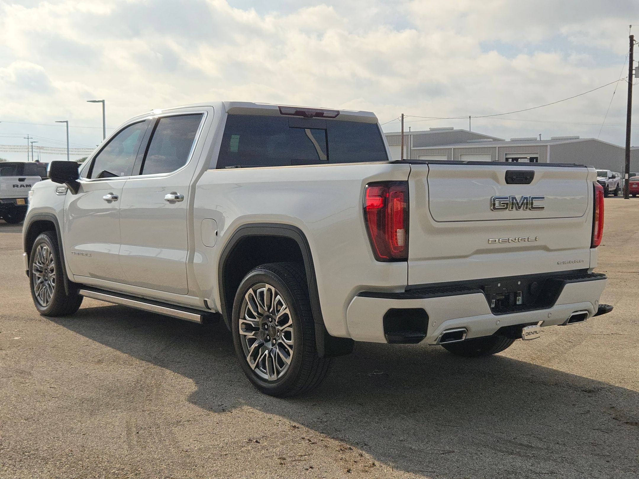 Used 2025 GMC Sierra 1500 Denali Ultimate image 5