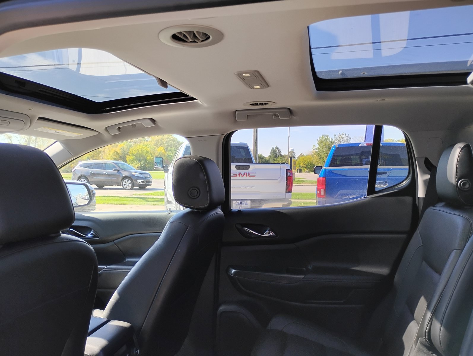 Used 2017 GMC Acadia SLT AWD/4WD image 27
