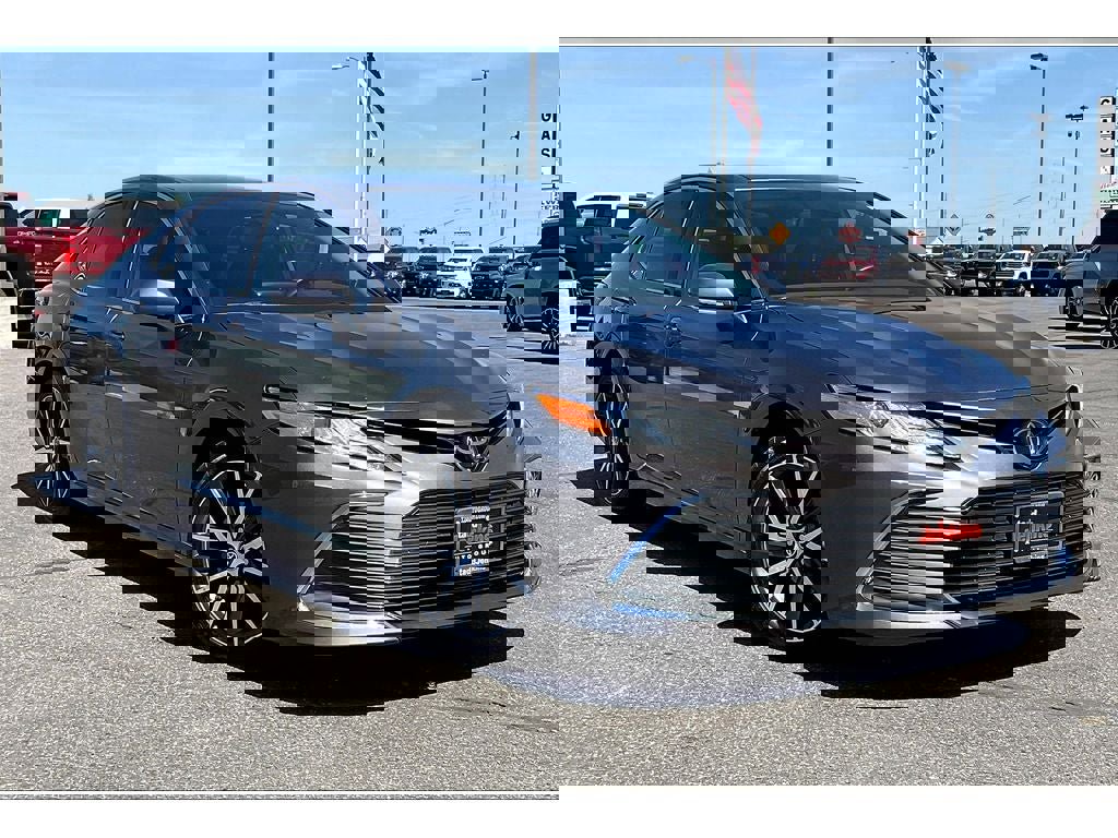 Used 2023 Toyota Camry XLE image 2