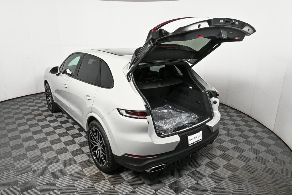 New 2026 Porsche Cayenne image 35