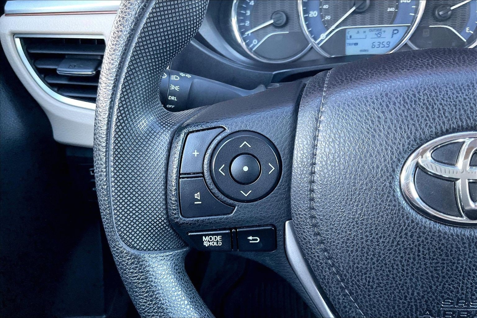 Used 2014 Toyota Corolla LE image 10