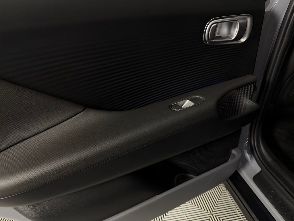 Used 2025 Hyundai Ioniq 6 SEL image 27