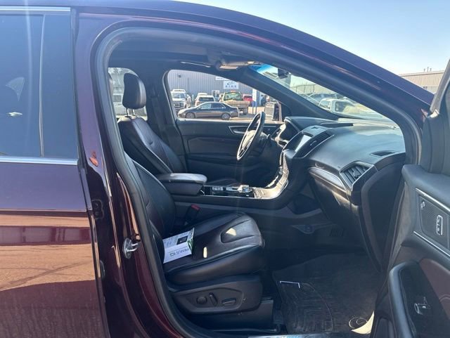 Used 2020 Ford Edge Titanium w/ Equipment Group 301A AWD/4WD image 12