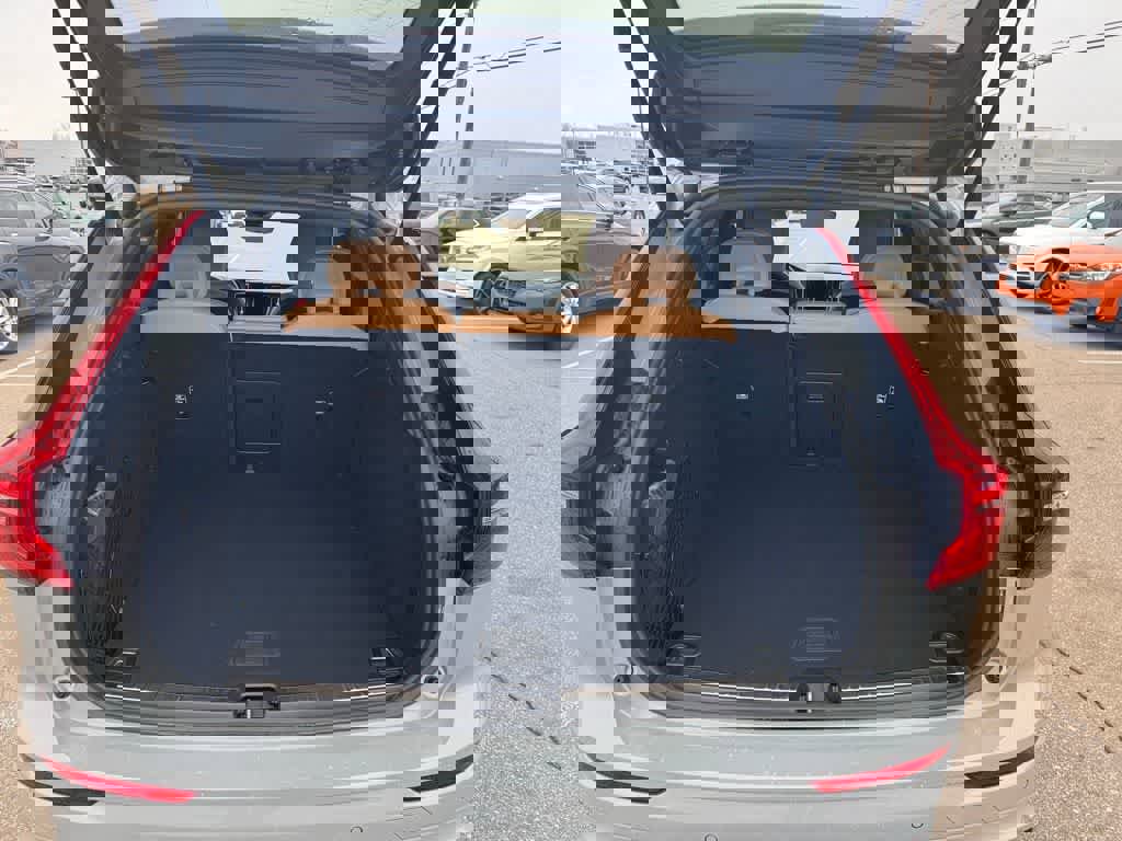 Used 2025 Volvo XC60 B5 Ultra image 17