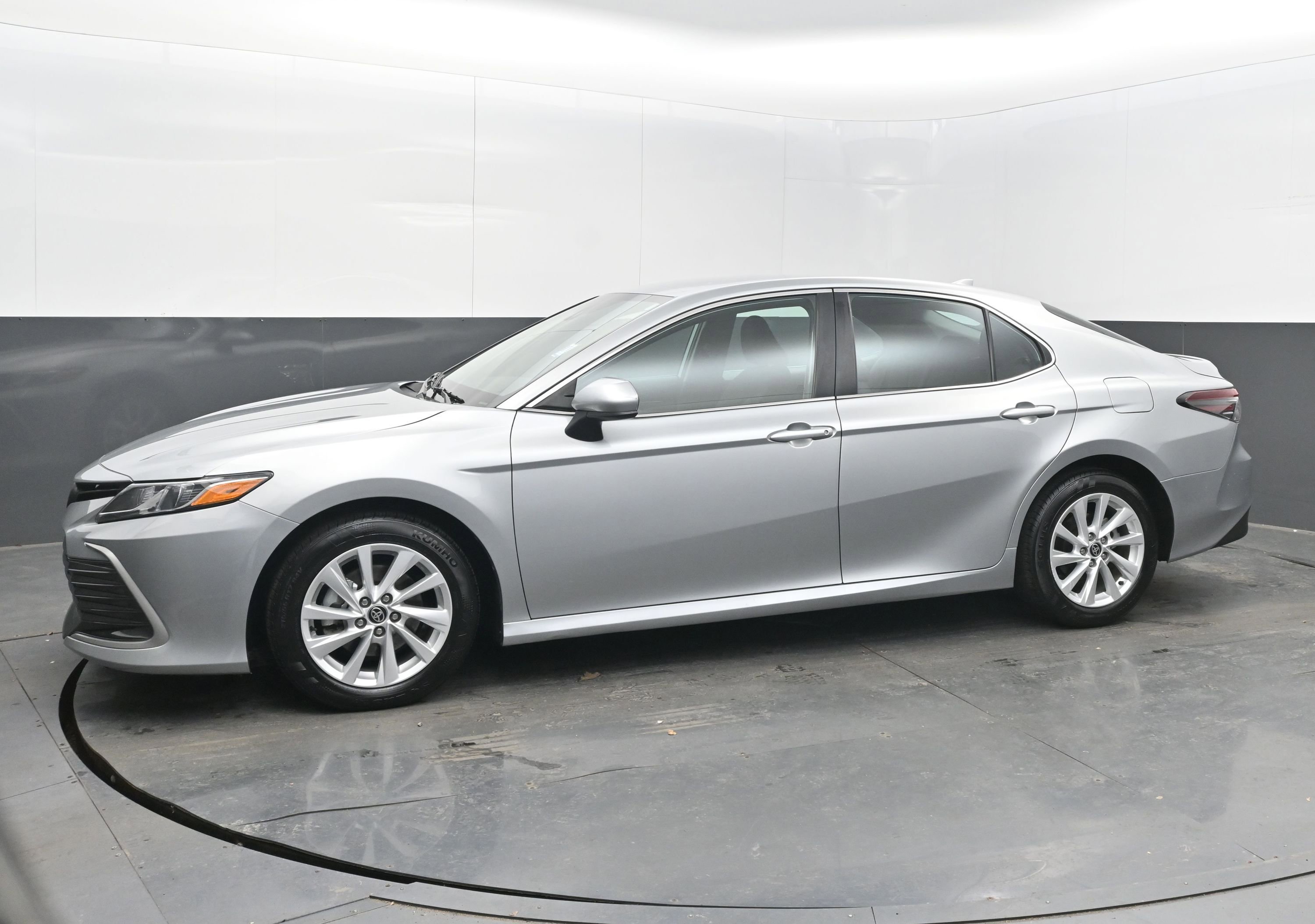 Used 2024 Toyota Camry LE image 5