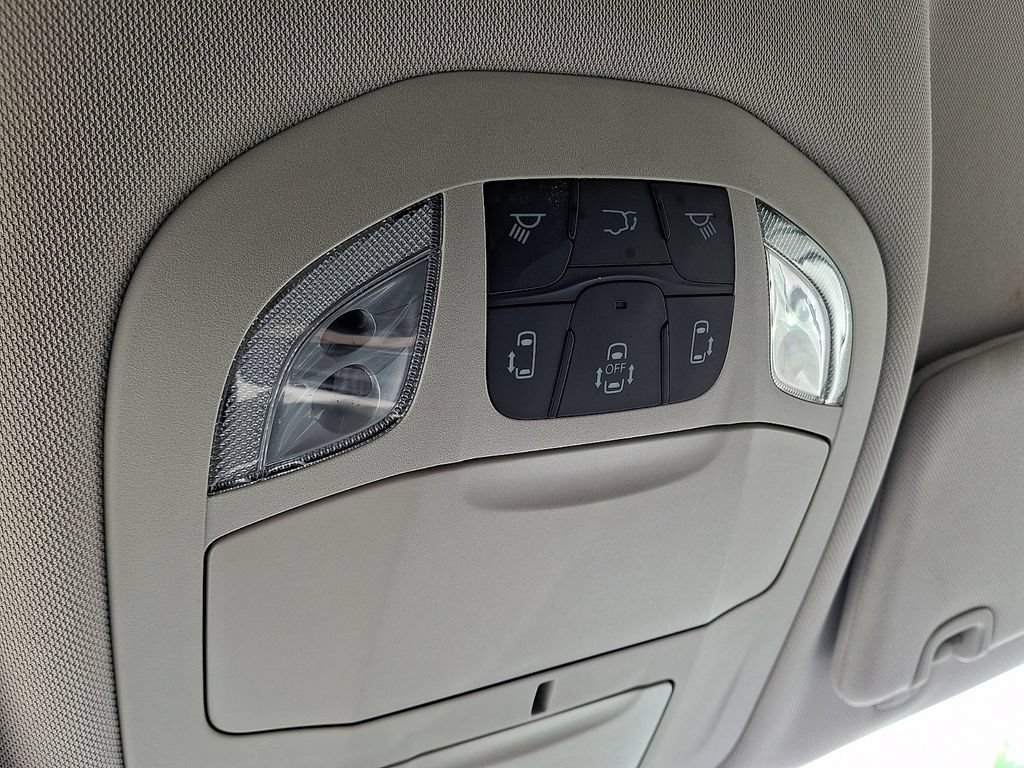 Used 2018 Chrysler Pacifica Touring-L FWD image 28