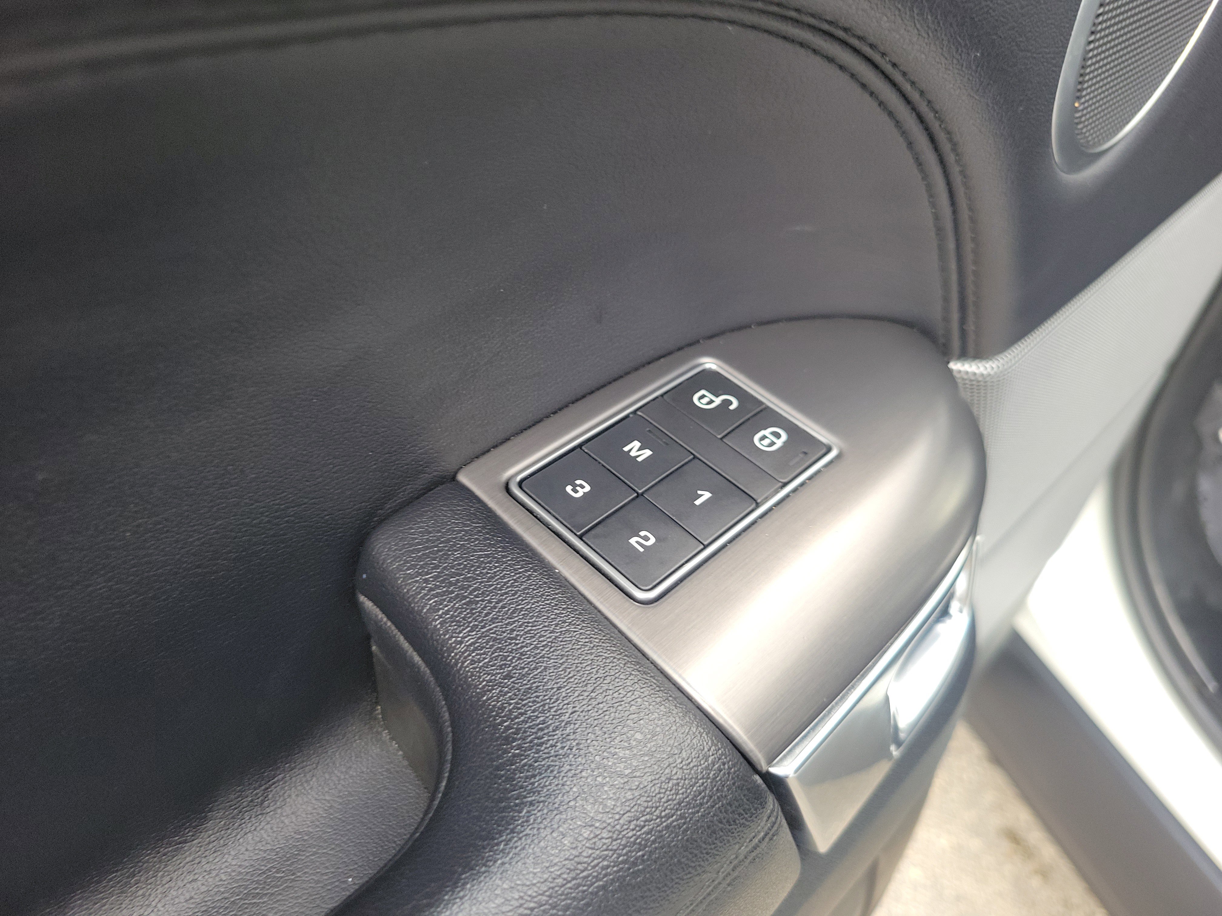Used 2018 Land Rover Range Rover Sport SE AWD/4WD image 25