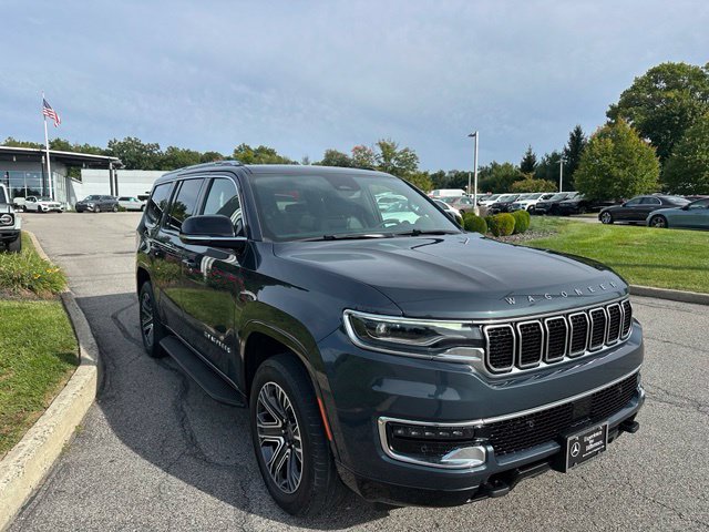 Used 2025 Jeep Wagoneer 4WD w/ Premium Group I image 7