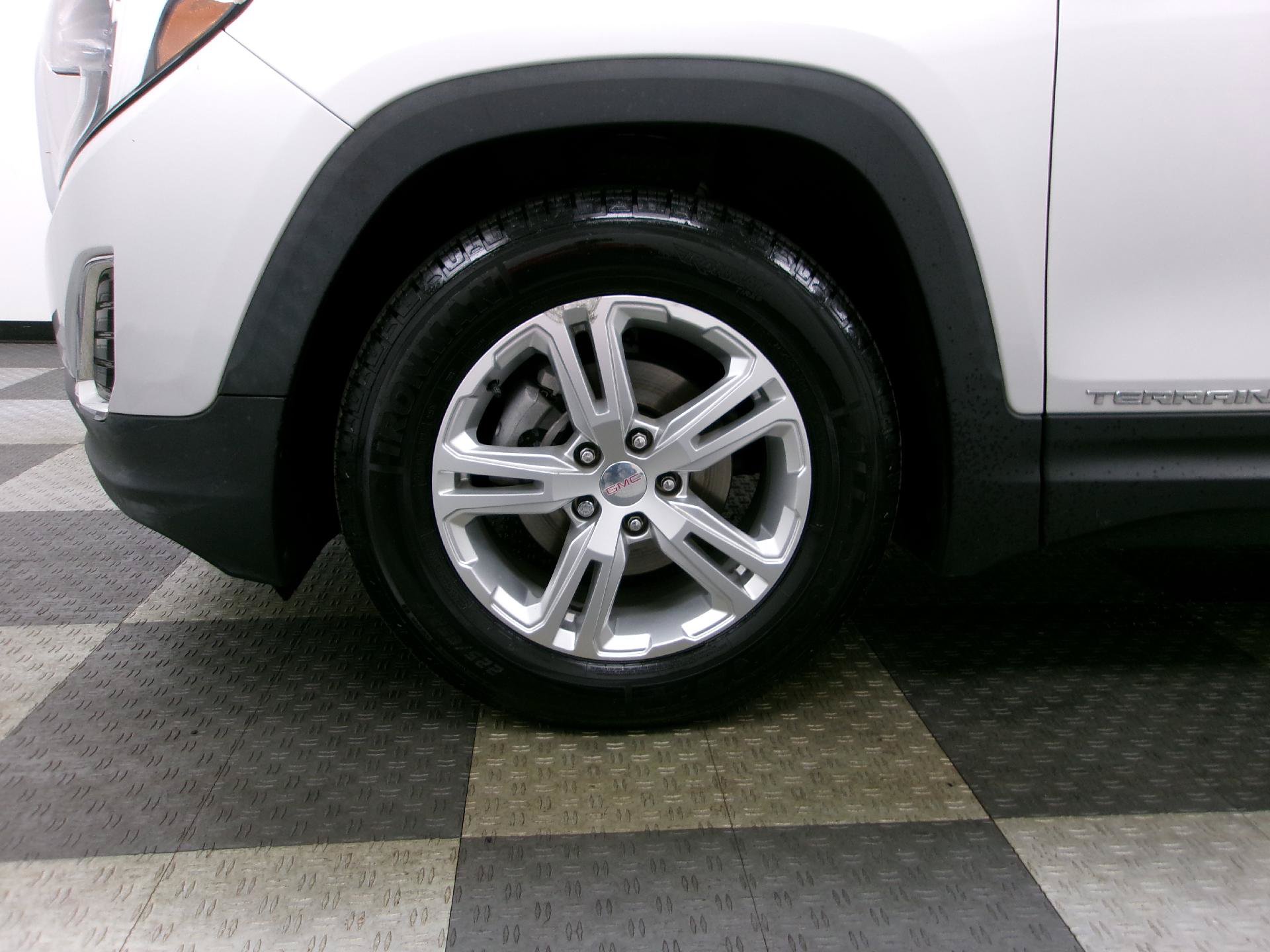 Used 2020 GMC Terrain SLE w/ Driver Convenience Package FWD image 17
