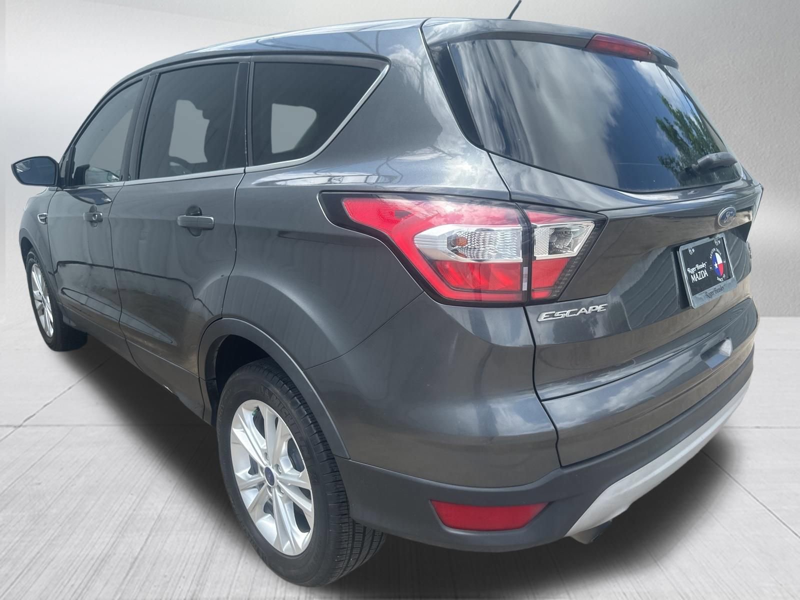 Used 2017 Ford Escape SE FWD image 6