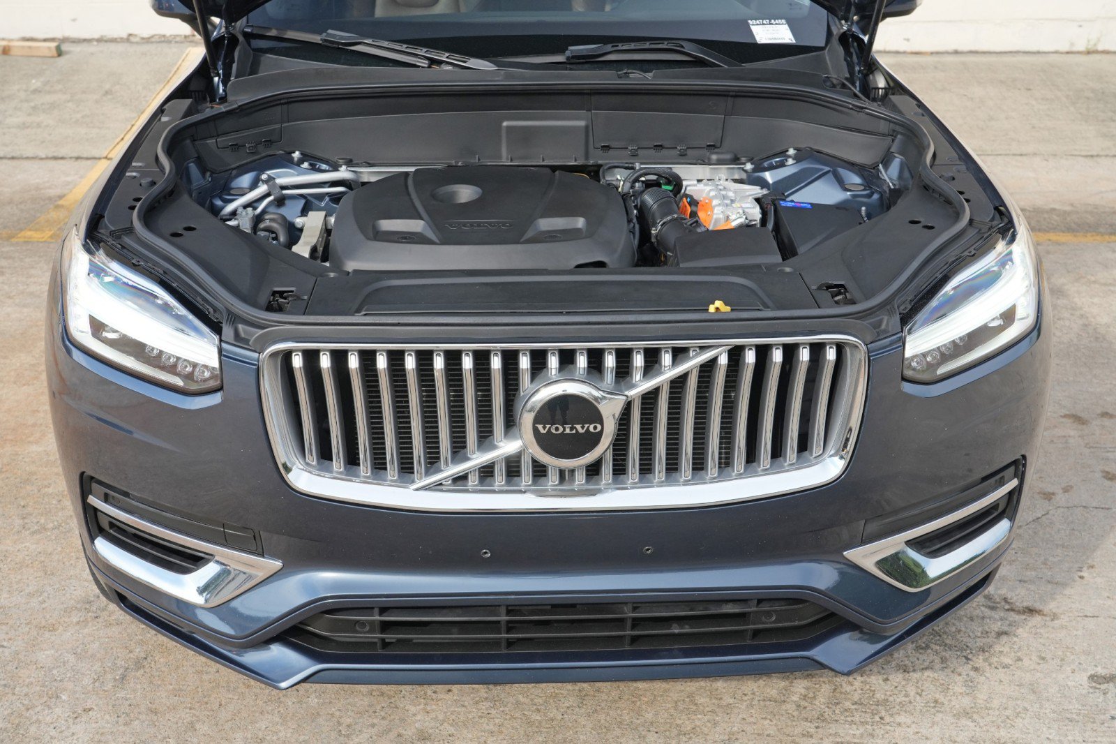 Used 2023 Volvo XC90 T8 Core AWD/4WD image 8