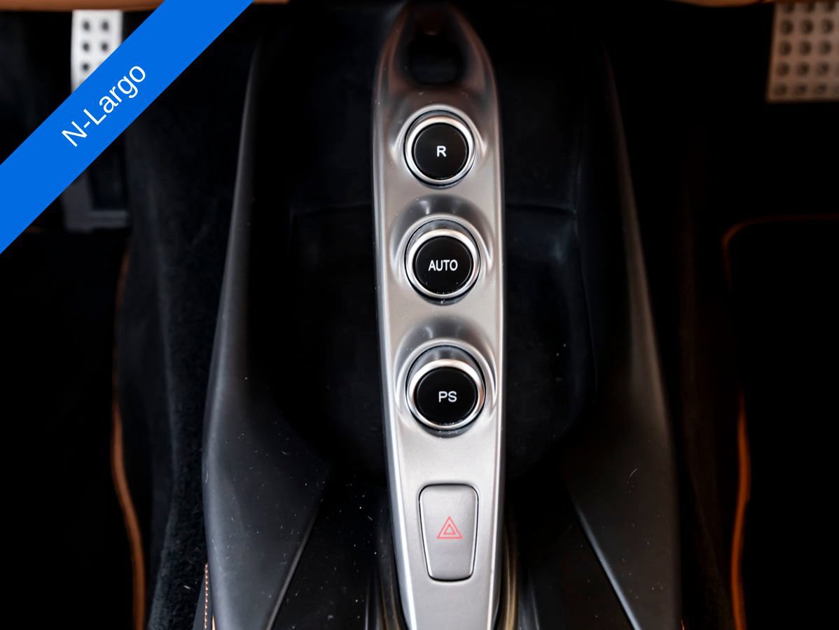 Used 2020 Ferrari 812 Superfast RWD image 33