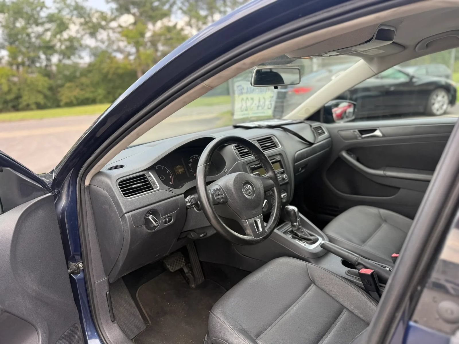 Used 2011 Volkswagen Jetta SE FWD image 9