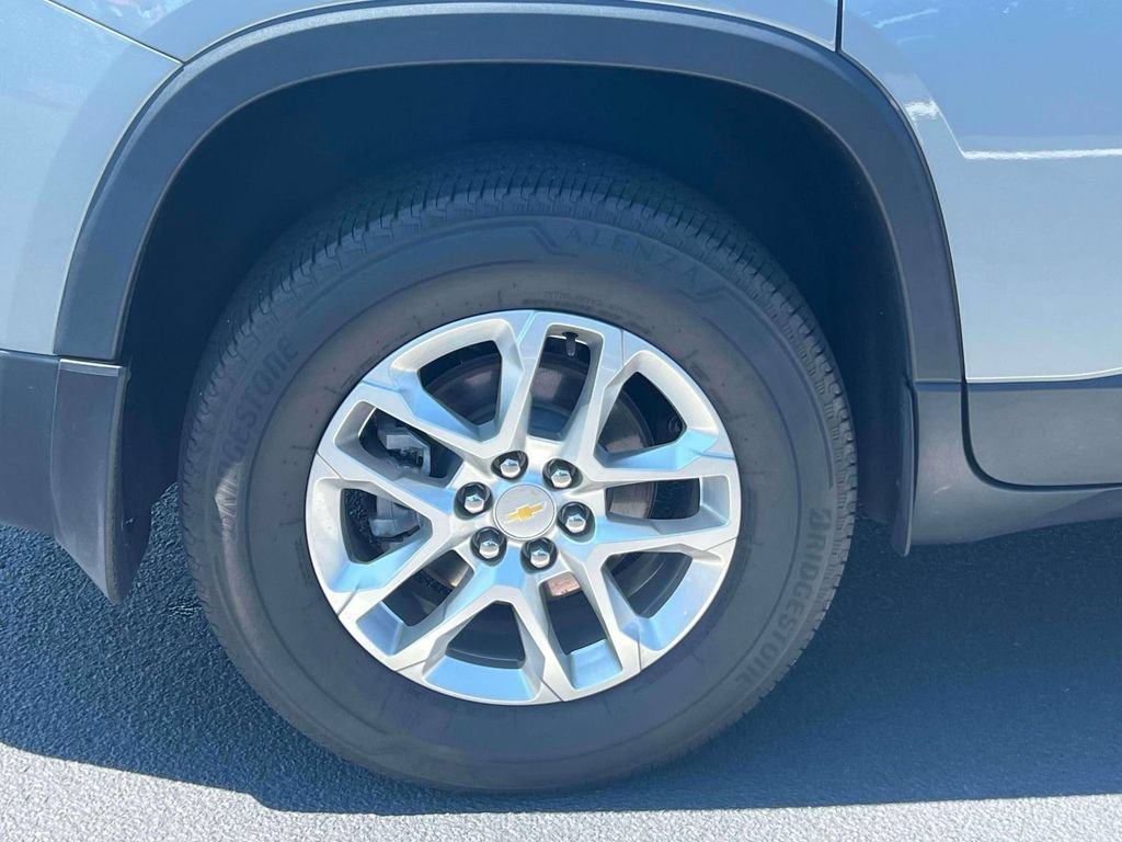 Used 2023 Chevrolet Traverse LS w/ Safety Package FWD image 10