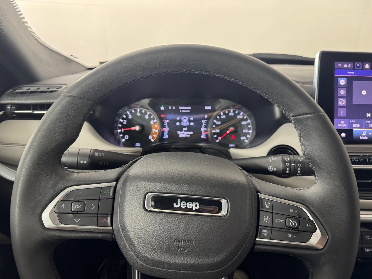 Used 2025 Jeep Compass Limited AWD/4WD image 16