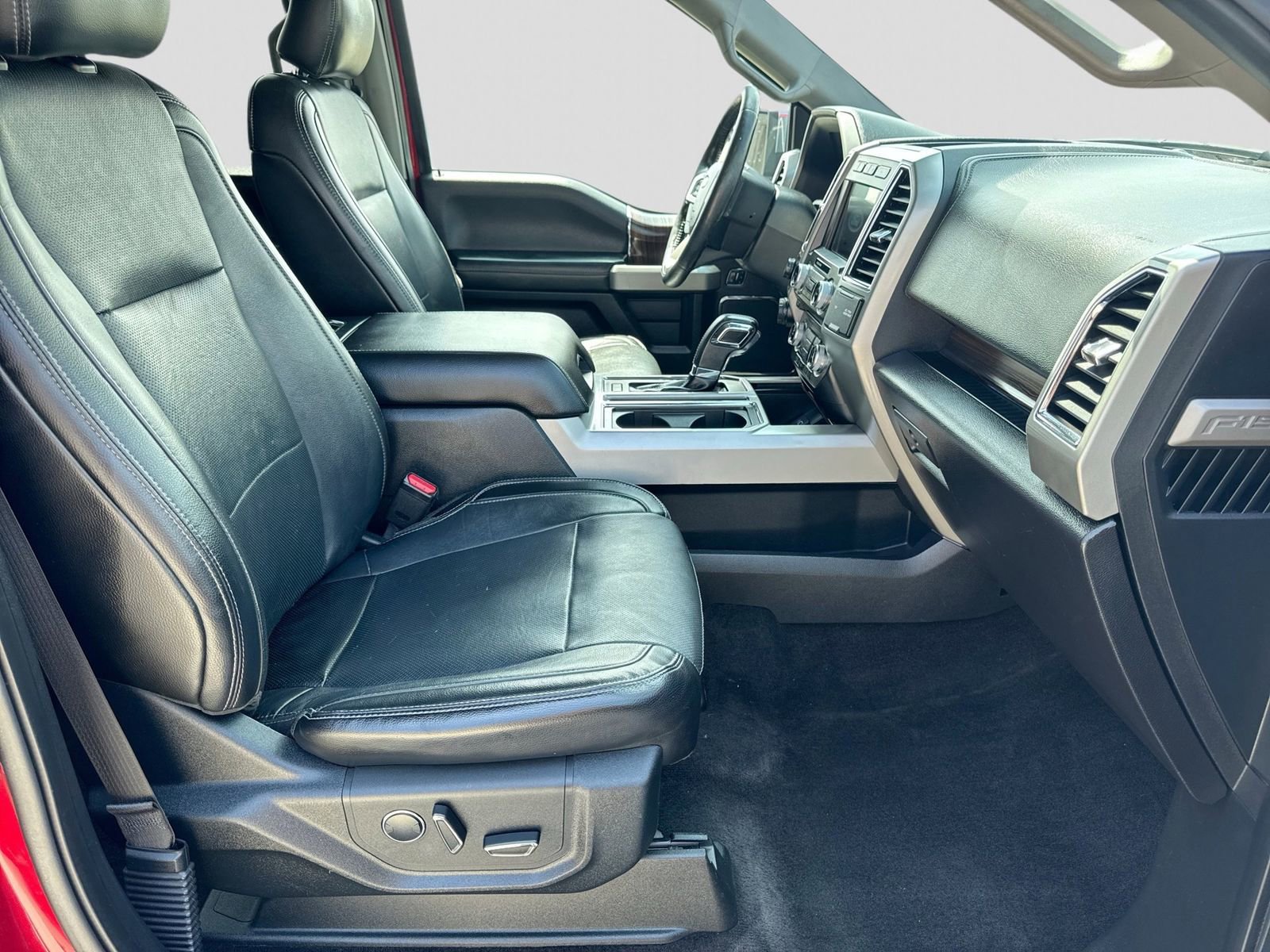 Used 2017 Ford F150 Lariat w/ Equipment Group 502A Luxury AWD/4WD image 27