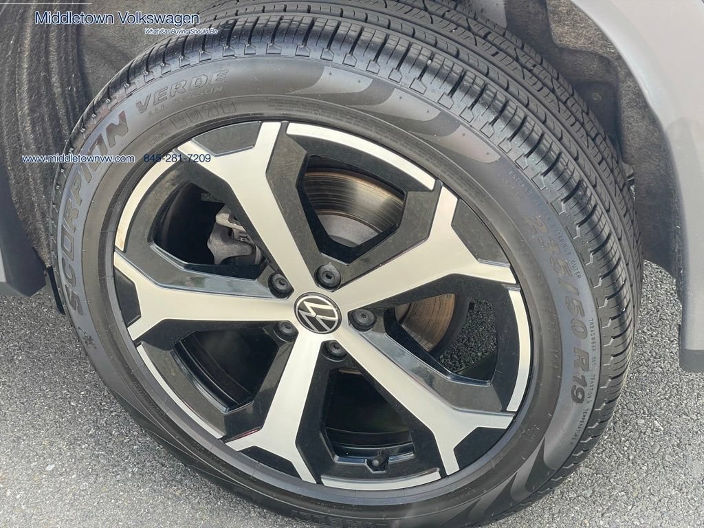 Used 2025 Volkswagen Tiguan SE AWD/4WD image 8