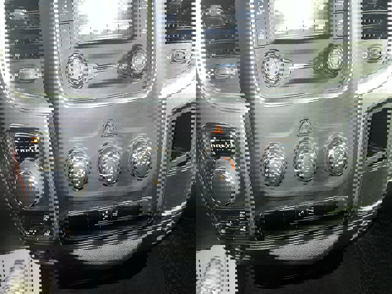 Used 2024 RAM 1500 Classic SLT image 20