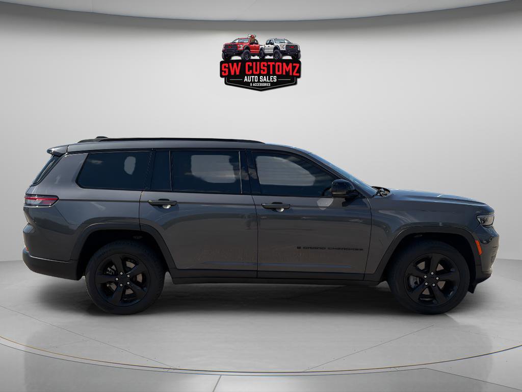 Used 2023 Jeep Grand Cherokee L Laredo image 8