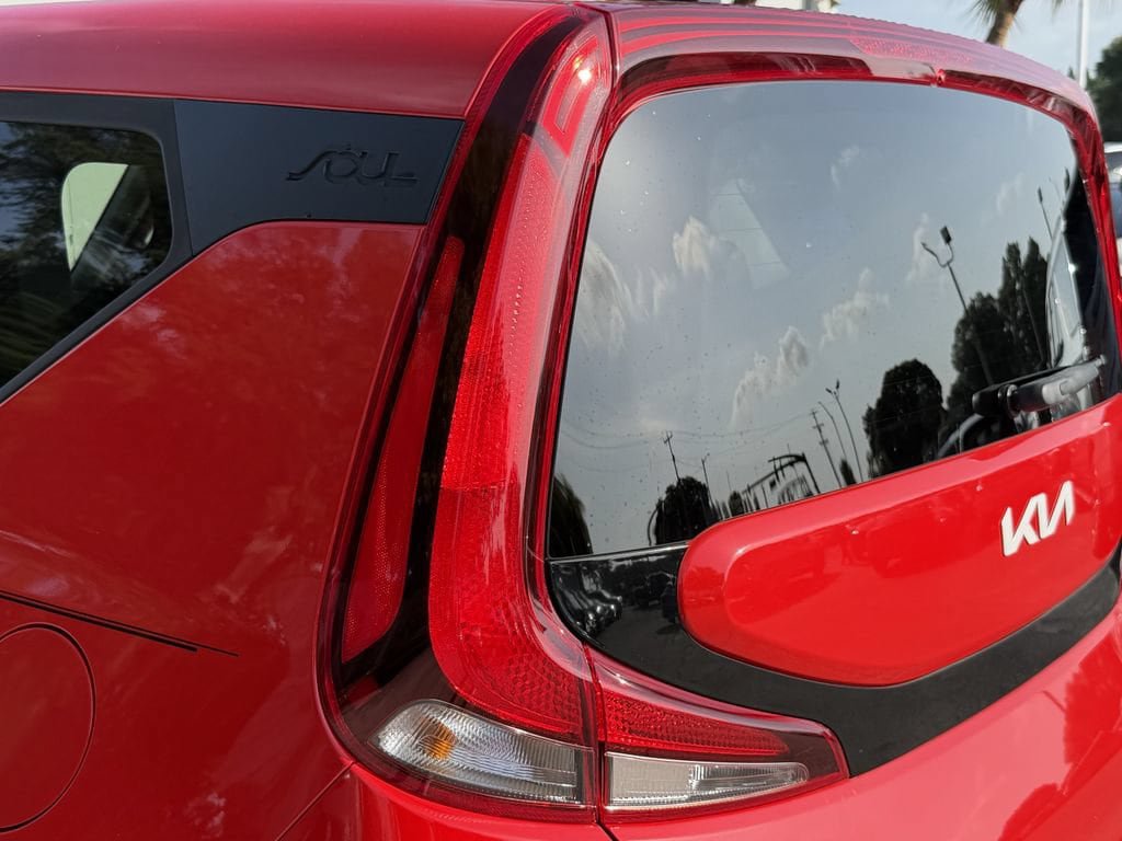 Certified 2022 Kia Soul S FWD image 11