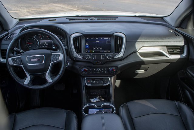 Used 2024 GMC Terrain SLT image 14