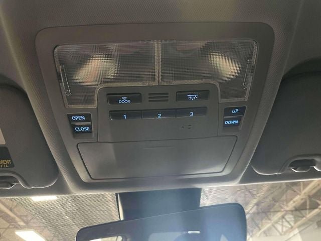 Used 2019 Toyota Highlander SE AWD/4WD image 32