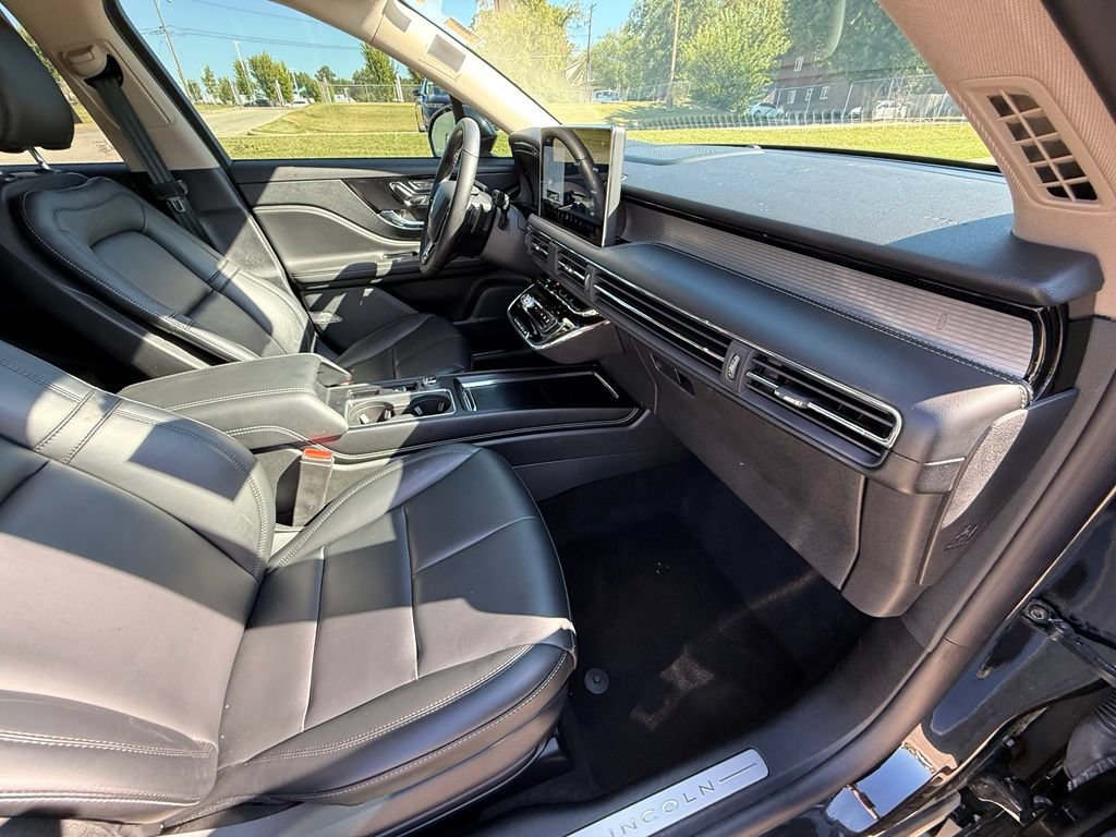 Used 2025 Lincoln Corsair AWD image 41