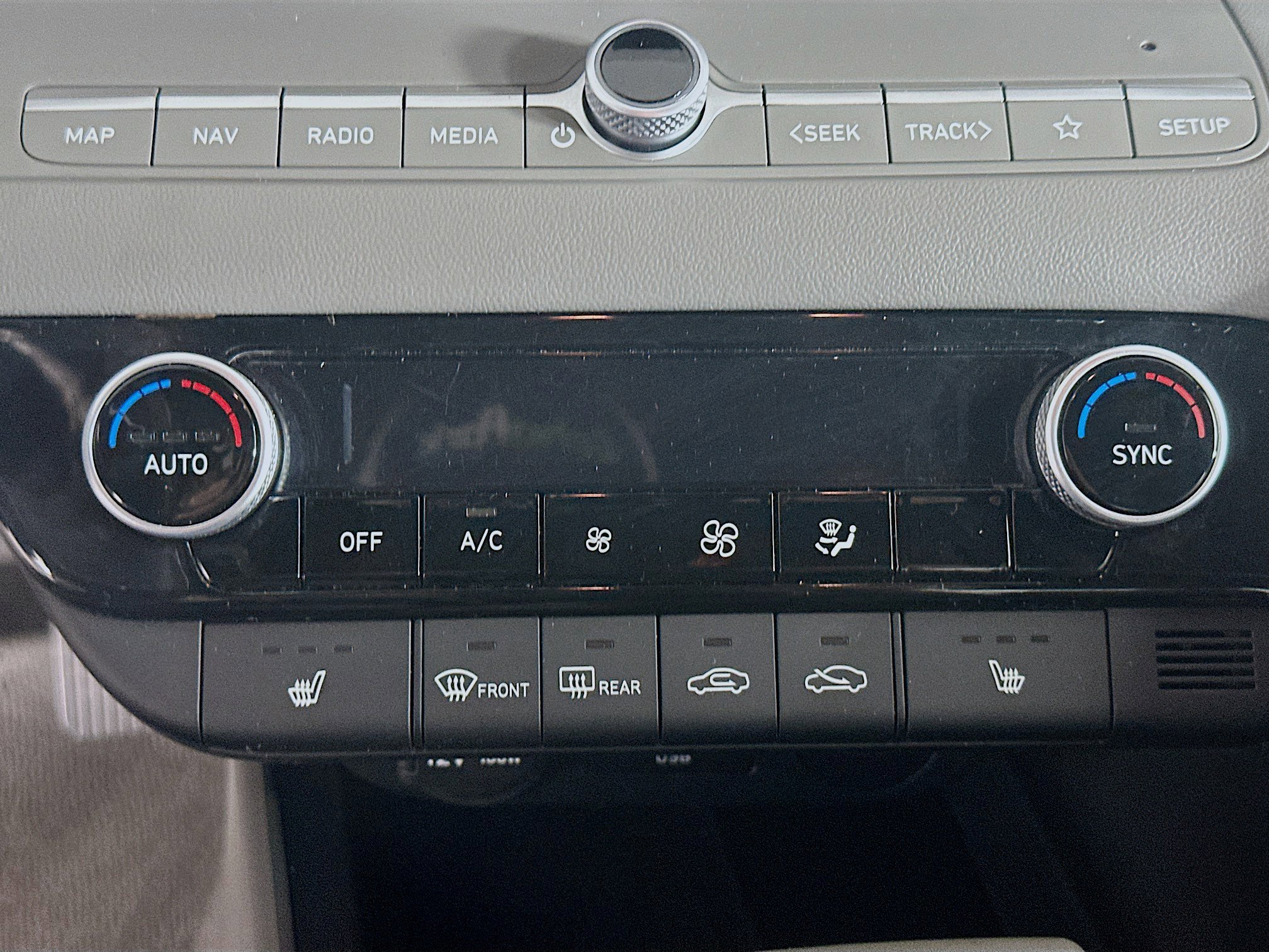 Used 2025 Hyundai Elantra SEL FWD image 24