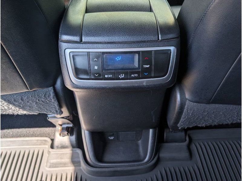 Used 2018 Toyota Highlander XLE AWD/4WD image 15