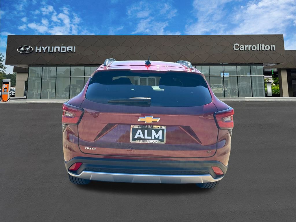 Used 2025 Chevrolet Trax LT w/ LT Convenience Package image 6