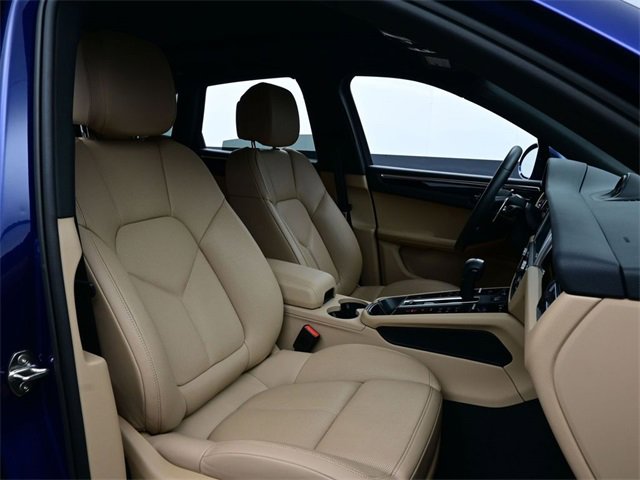Used 2025 Porsche Macan image 18