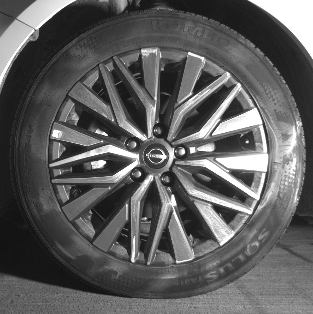 Used 2025 Nissan Altima 2.5 SV FWD image 12
