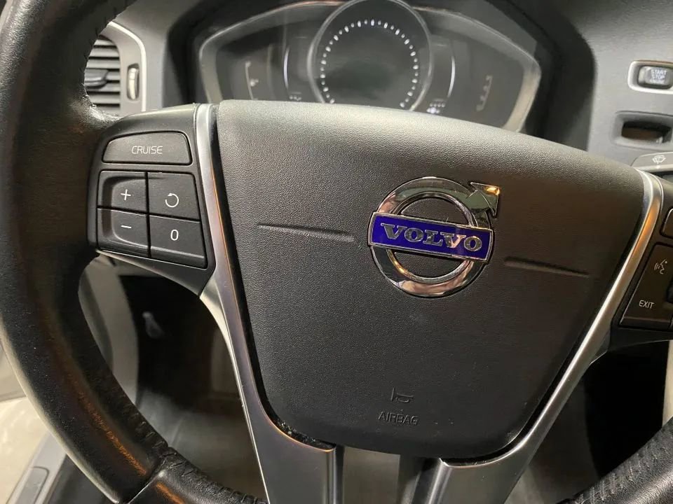 Used 2018 Volvo S60 T5 Inscription image 18